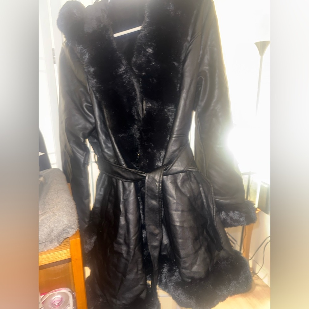 Elegant Black Faux Fur Trimmed Women's Coat